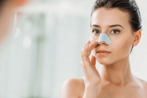 Có nên nặn mụn cám không? 