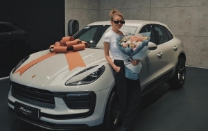 Siêu mẫu Thanh Hằng chi bạc tỷ để mua quà mừng sinh nhật cho chính mình