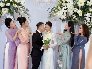 Phương Oanh và Shark Bình làm lễ ăn hỏi