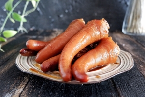 Thực đơn hàng ngày: Đuôi heo hầm xì dầu