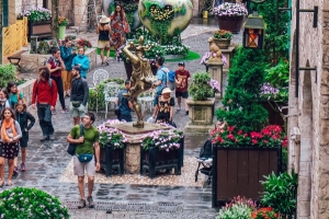 Du khách say đắm với không gian Làng Pháp đẹp lãng mạn tại Bà Nà 