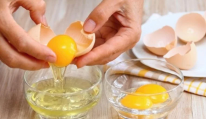 Dưỡng da bằng trứng gà, dùng lòng đỏ hay lòng trắng tốt hơn?