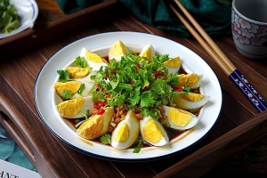 Thực đơn hàng ngày: Trứng luộc sốt xì dầu tỏi ớt