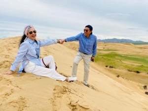 NSƯT Đỗ Kỷ chia sẻ loạt ảnh chụp chung với NSND Lan Hương