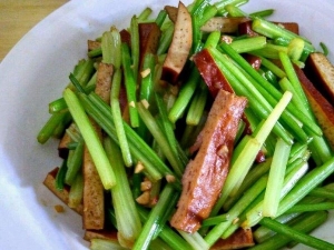 Thực đơn hàng ngày: Cần tây xào