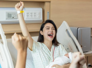 Minh Hằng hạ sinh một quý tử cho chống doan