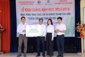 Lễ trao tặng cây xanh và khánh thành sân chơi “Toyota chung tay xanh hóa học đường” 