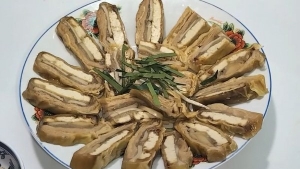 Thực đơn hàng ngày: Gà chay hấp lá chanh