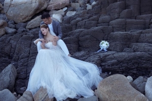 MC Vân Hugo tung bộ ảnh cưới ngọt ngào bên chồng doanh nhân