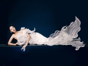 Phạm Thư biến hóa hình ảnh qua các visual nữ tính, dịu dàng đến gợi cảm, cá tính