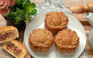 Thực đơn hàng ngày: Bánh Trung thu nướng nhân xôi xéo thịt kho