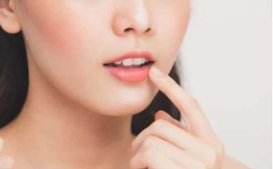 Tuyệt chiêu để môi đỏ hồng tự nhiên