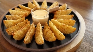 Thực đơn hàng ngày: Snack khoai tây phô mai tỏi