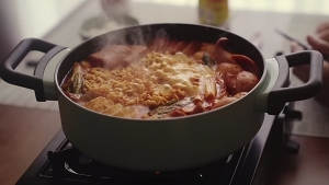 Thực đơn hàng ngày: Canh quân đội Hàn Quốc