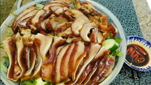 Thực đơn hàng ngày: Tai heo nướng sa tế