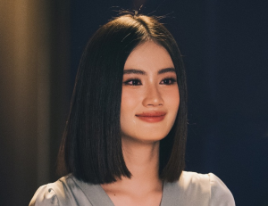 Hoa hậu Huỳnh Trần Ý Nhi đăng clip xin lỗi khán giả