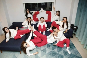 Puka và Gin Tuấn Kiệt tại tiệc độc thân vui vẻ hài hước bên những người bạn thân thiết 