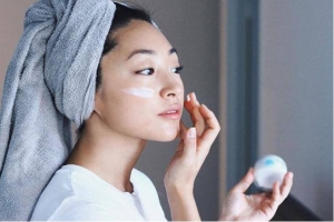 Cách khắc phục da sạm đen, bong tróc khi dùng retinol