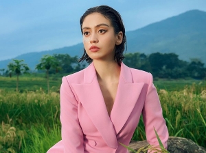 Hà Miau với trang phục thể hiện tư tưởng, lối sống tỉnh thức, thanh tao và đầy trí tuệ