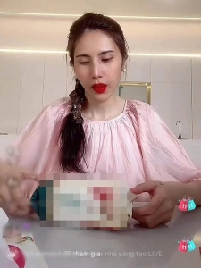 Ca sĩ Thuỷ Tiên nói gì sau khi livestream bán hàng?