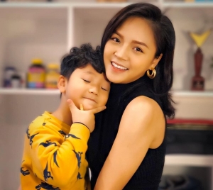 Diễn viên Thu Quỳnh thông báo đang mang thai bé thứ 2