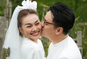 Siêu mẫu Thanh Hằng đăng hình ngọt ngào bên chồng