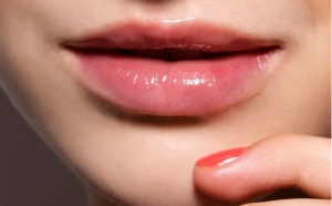 Tuyệt chiêu tấy da chết cho môi đơn giản nhanh-gọn-lẹ