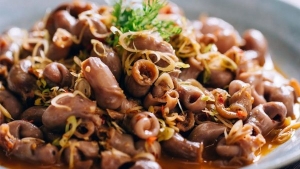 Thực đơn hàng ngày: Bao tử cá basa xào sa tế