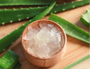 Tự làm xịt dưỡng tóc giúp phục hồi tóc hư tổn