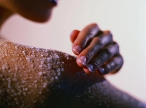 Công dụng làm đẹp tuyệt vời từ muối và những lưu ý cơ bản 