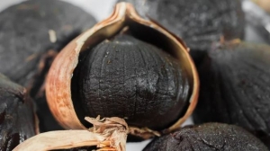 Những ai không nên ăn tỏi đen?