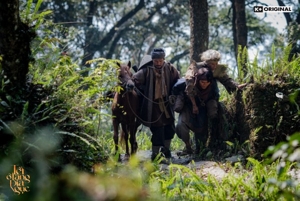 ‘Trại Hoa Đỏ’ thành công tại thị trường quốc tế, ‘Tết ở làng Địa Ngục’ ‘ẵm’ giải thưởng lớn