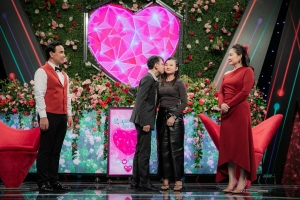 Chàng trai khiến MC Quyền Linh 'xuýt xoa' vì độ cưng chiều bạn gái 