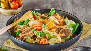 Thực đơn hàng ngày: Salad trái thơm thịt bò sốt mayonnaise