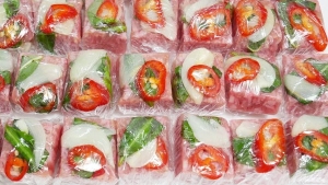 Thực đơn hàng ngày: Nem chua miền Bắc