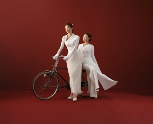 Dàn mỹ nhân Việt cùng người thân thực hiện bộ ảnh kỷ niệm nhân dịp Tết đến xuân về