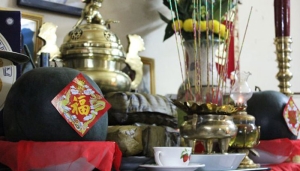 Văn khấn trước khi lau dọn bàn thờ