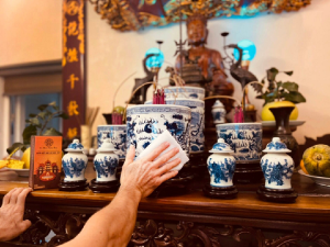 Nên bao sái ban thờ ngày nào?