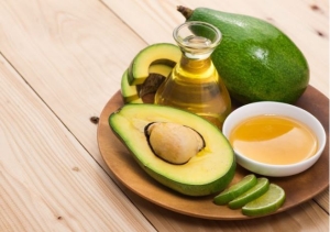 Mẹo dùng dầu quả bơ để làn da được trẻ hóa, mịn màng đón Tết