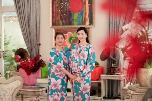 Hoa hậu Đền Hùng Giáng My cùng mẹ diện trang phục của Vũ Ngọc và Son