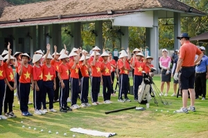 Laguna Golf Lăng Cô triển khai dự án đưa golf về trường học