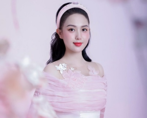  BTV Ánh Võ trẻ trung với sắc hồng