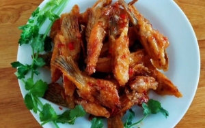 Thực đơn hàng ngày: Vây cá hồi rim chua ngọt