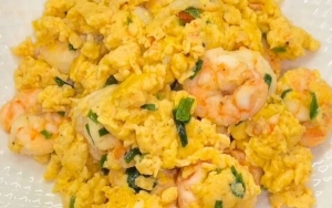 Thực đơn hàng ngày: Tôm xào trứng 