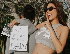 Siêu mẫu Võ Hoàng Yến cùng bạn trai liên tục thông báo tin vui 