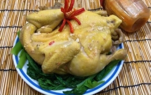 Thực đơn hàng ngày: Gà hấp chao 