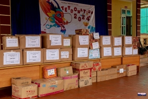 ‘Quà Tết muộn’ – ‘Chúng em là sứ giả của hạnh phúc’