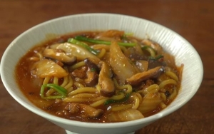 Thực đơn hàng ngày: Mì sốt cải thảo nấm