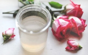 Loại nước cất từ hoa vừa dưỡng ẩm cho da vừa ngăn ngừa lão hóa