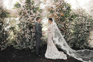 Ảnh cưới của siêu mẫu Minh Tú và chồng ngoại quốc